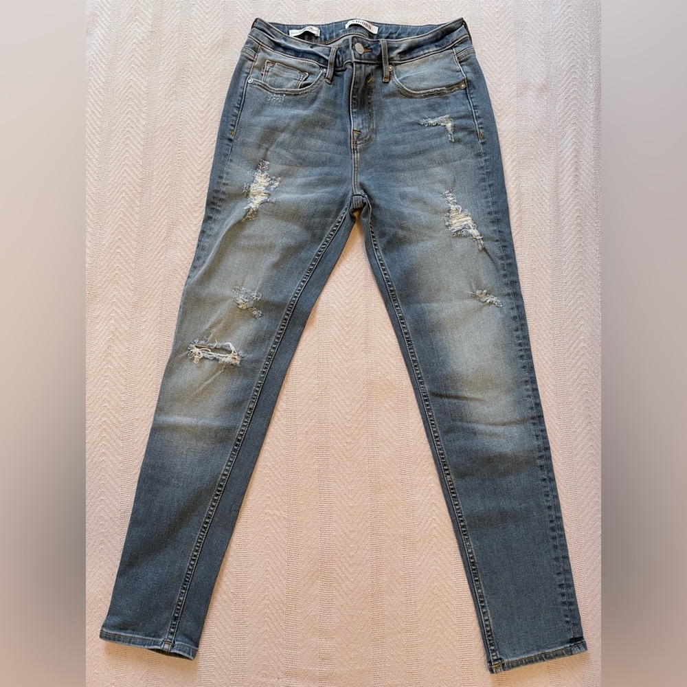 vigoss size 28 distressed blue jeans